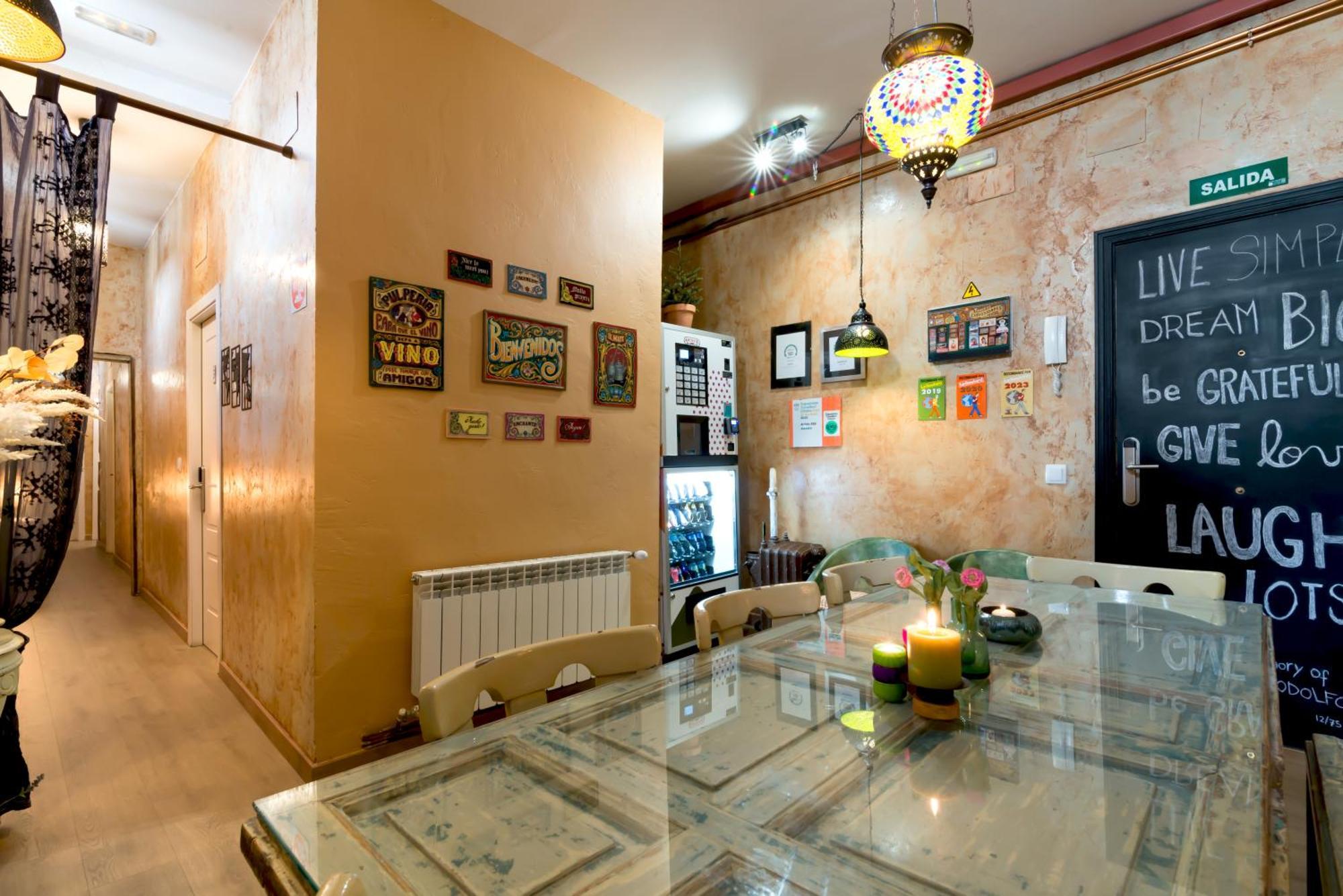 Hostal Artistic B&B Madrid Extérieur photo